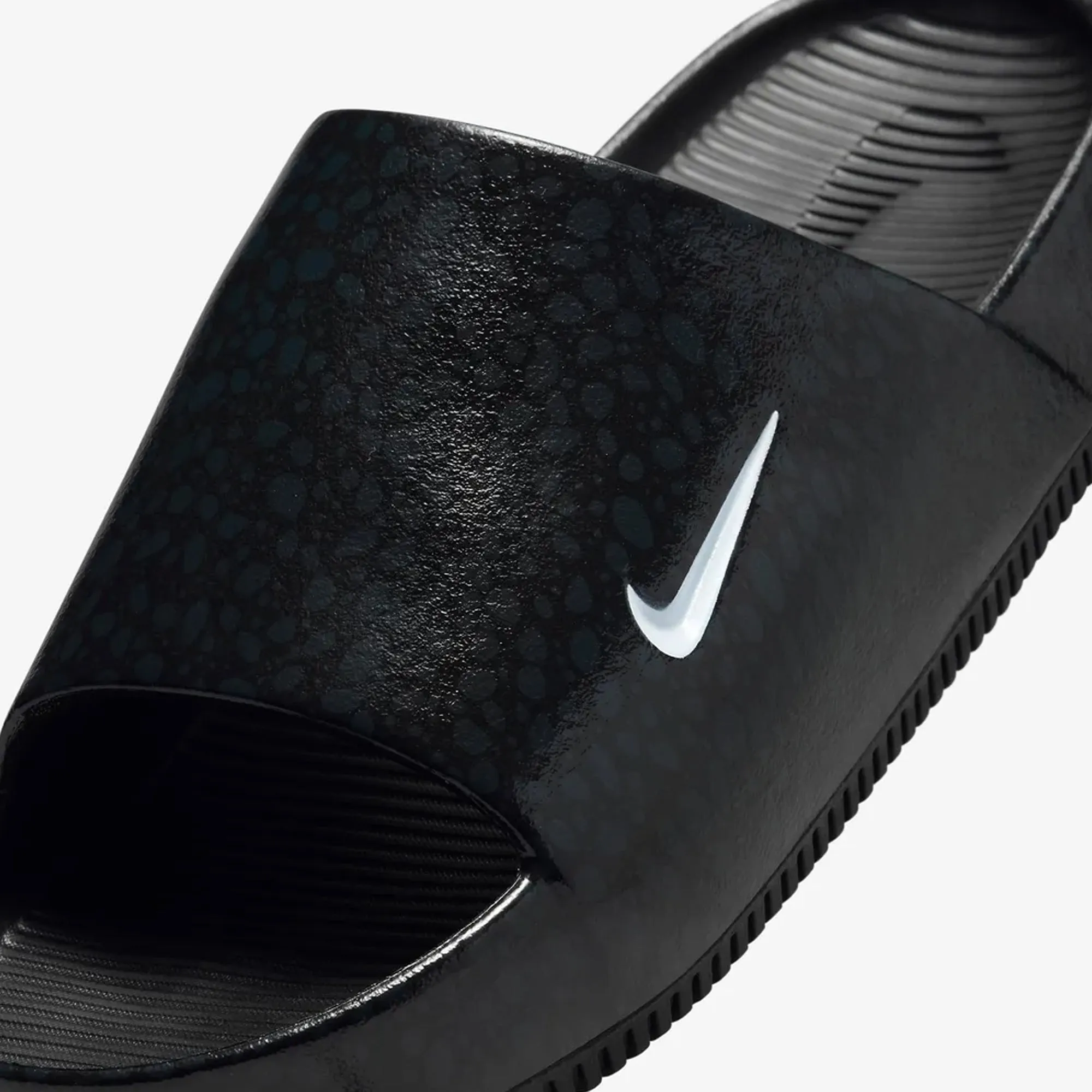 NIKE | CALM ELECTRIC { BLACK/ANTHRACITE/FOOTBALLGREY